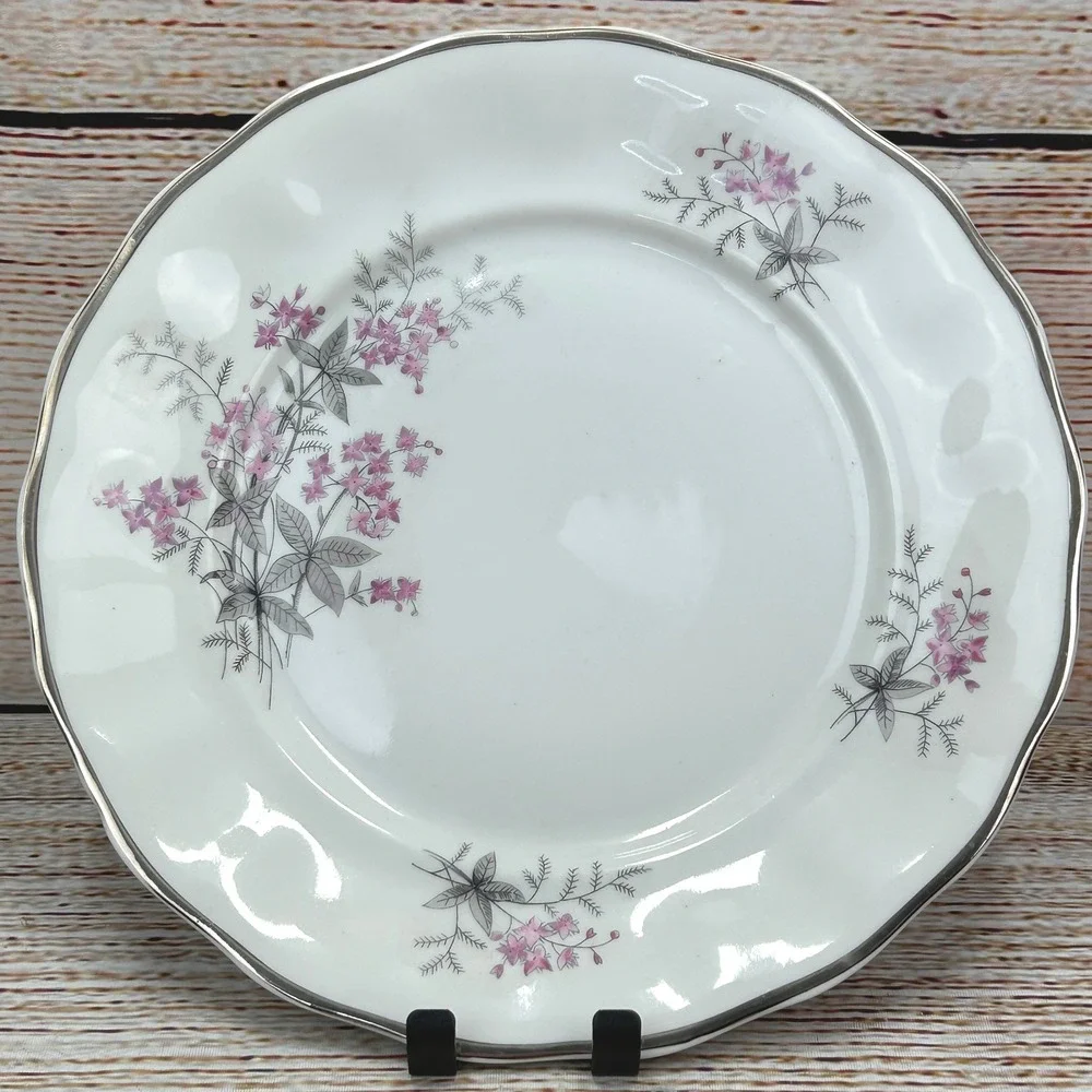 Favolina Karolina Jarolina‎ Poland China Dinner Plate Silver Scalloped 3879 3